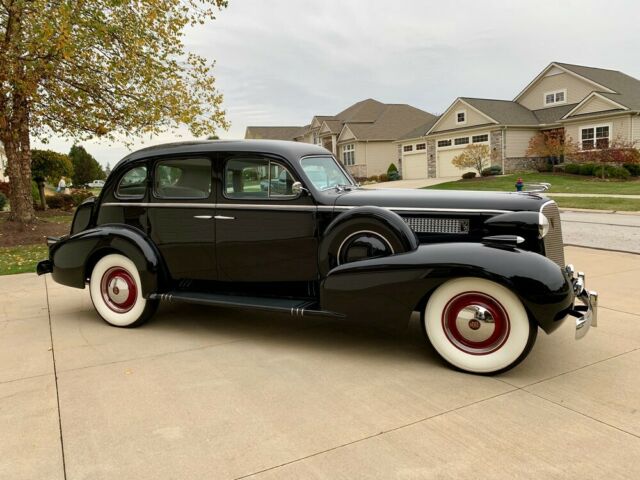 Cadillac Series 60 1937 image number 16