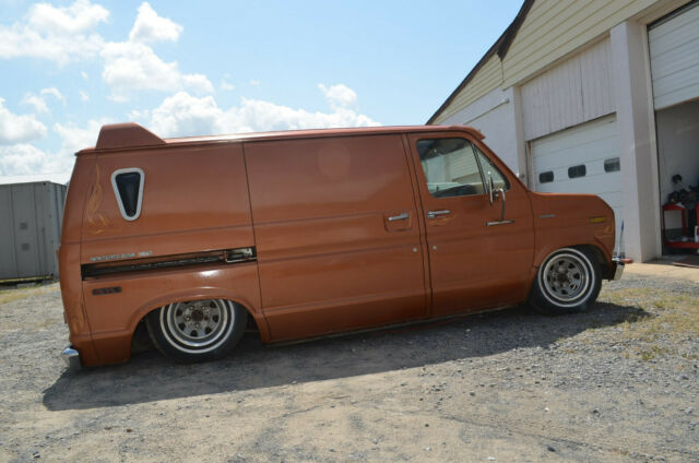 Ford E-Series Van 1976 image number 0