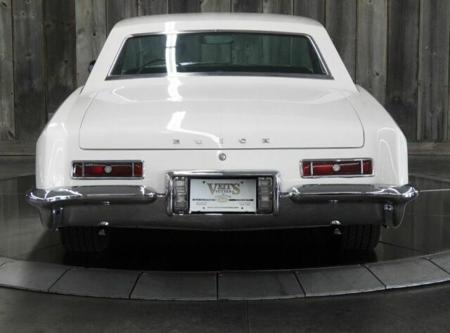 Buick Riviera 1963 image number 19