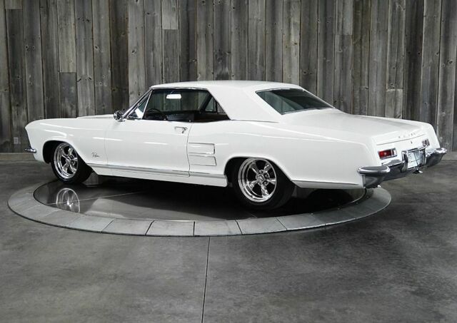 Buick Riviera 1963 image number 2