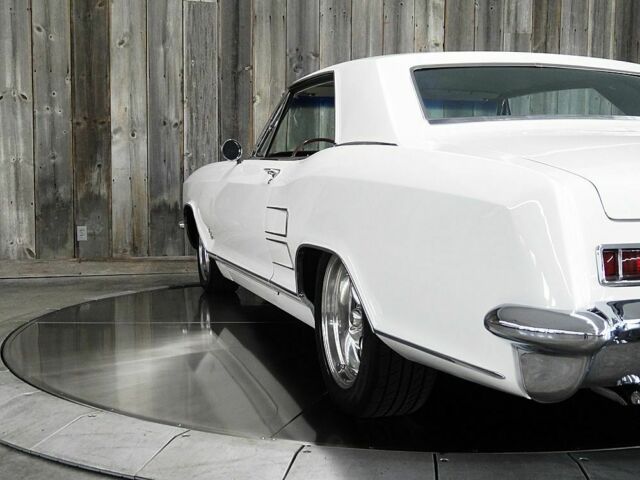 Buick Riviera 1963 image number 22