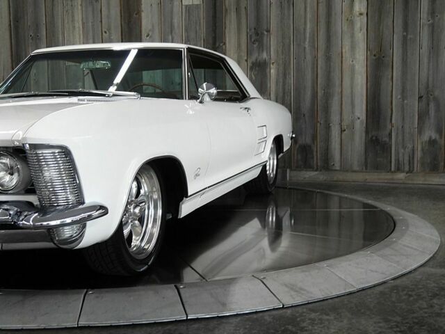 Buick Riviera 1963 image number 9