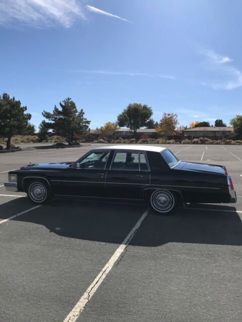 Cadillac DeVille 1977 image number 1