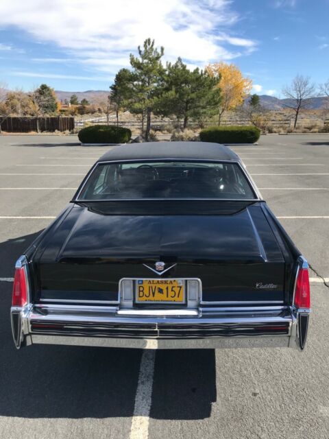 Cadillac DeVille 1977 image number 28