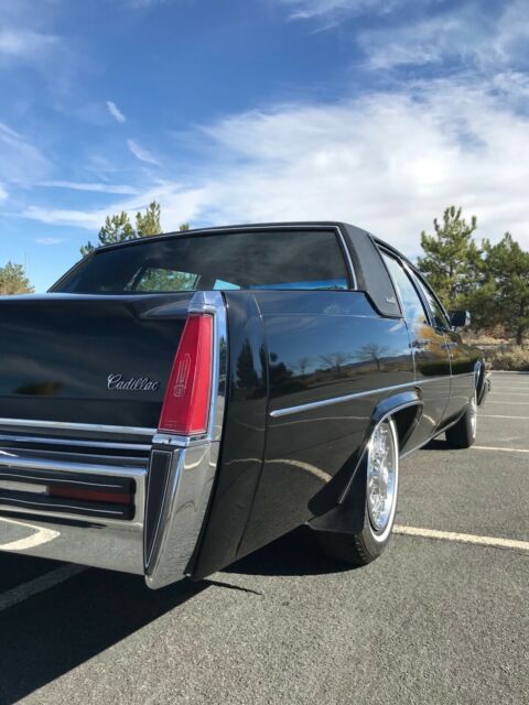 Cadillac DeVille 1977 image number 30