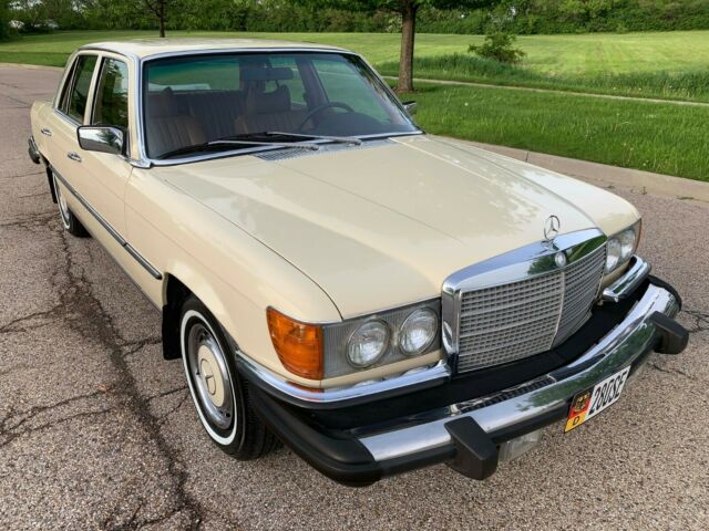 Mercedes-Benz S-Class 1979 image number 1