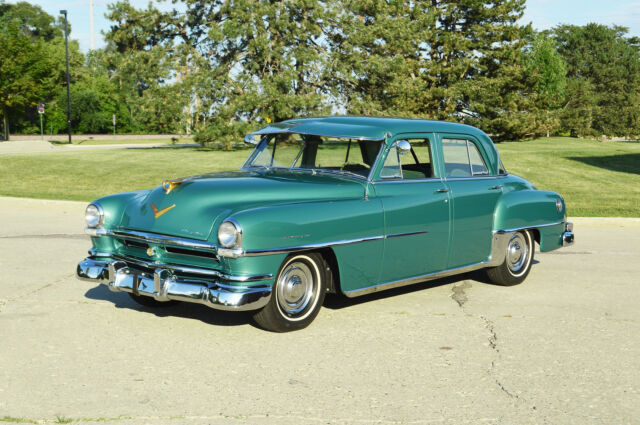 Chrysler Saratoga 1952 image number 25