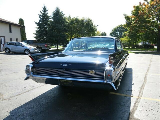 Cadillac Sedan DeVille, 1962 image number 10