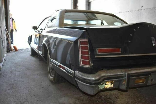 Lincoln Continental 1977 image number 4