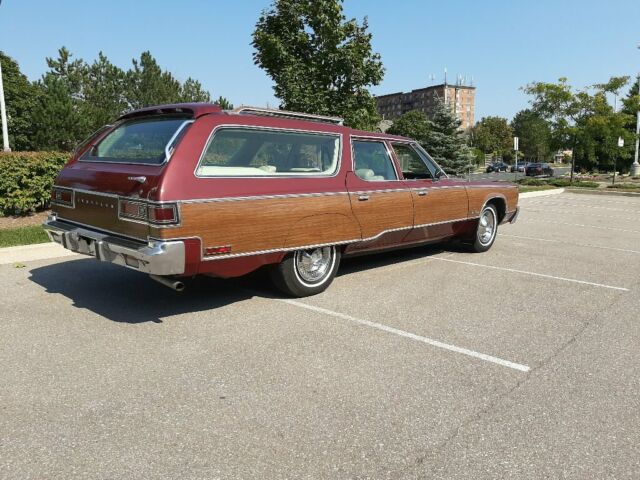 Chrysler Town and Country 9P Wagon 1975 image number 10