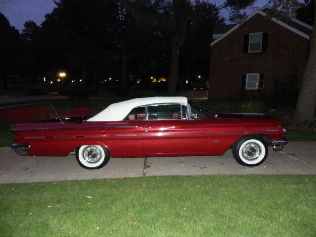 Pontiac Bonneville 1960 image number 18