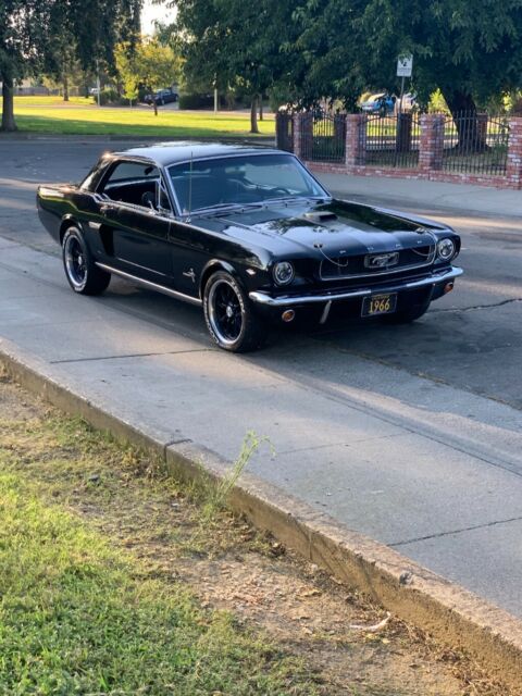 Ford Mustang 1966 image number 29