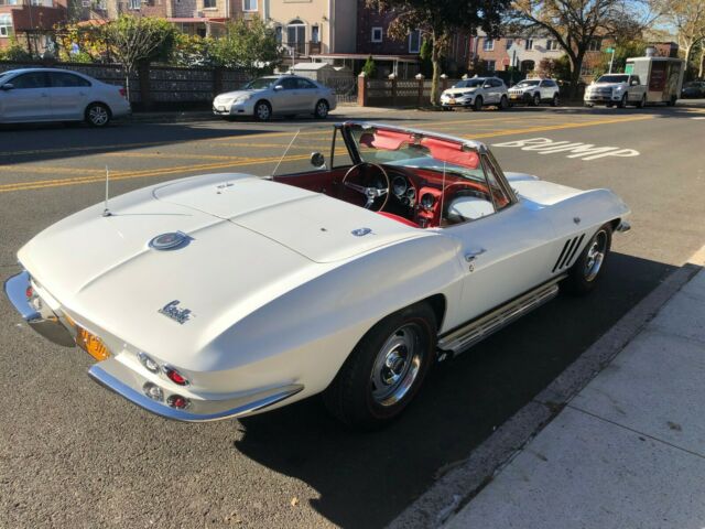 Chevrolet Corvette 1966 image number 17