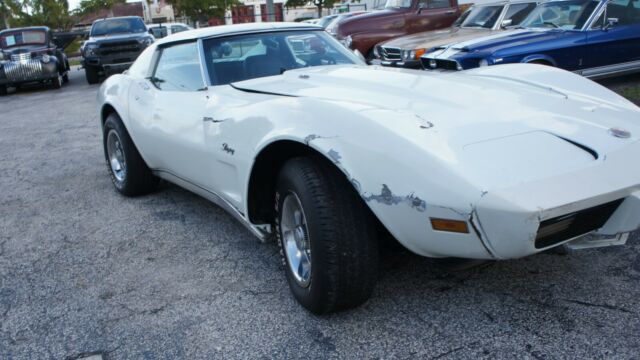 Chevrolet Corvette 1976 image number 14