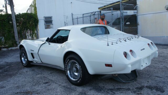 Chevrolet Corvette 1976 image number 7