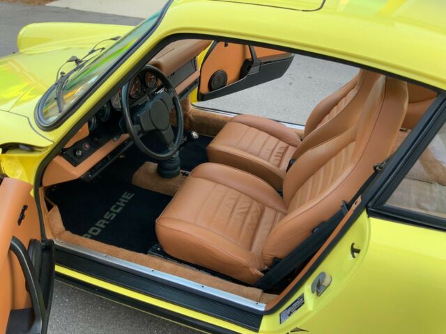 Porsche 911 1975 image number 29