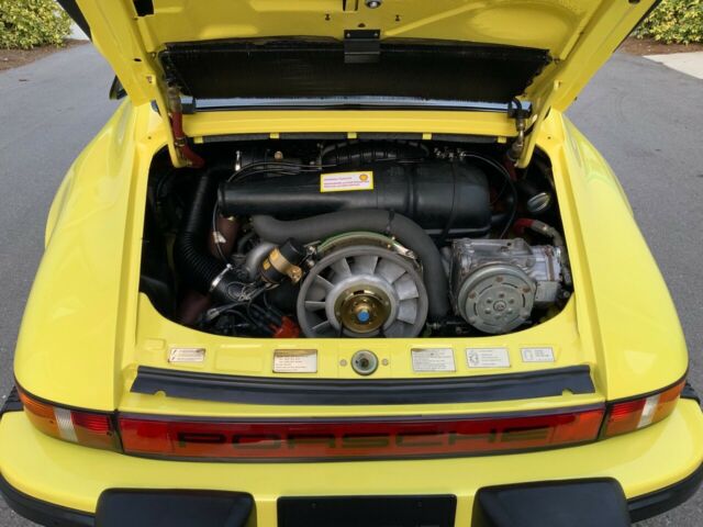 Porsche 911 1975 image number 39