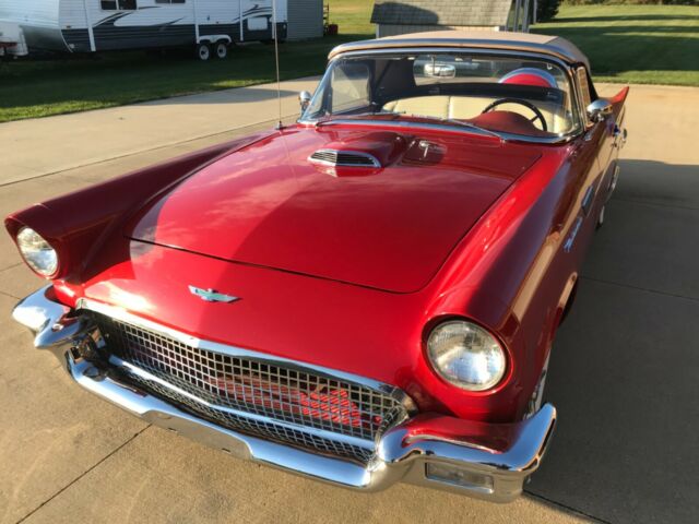 Ford Thunderbird 1957 image number 2