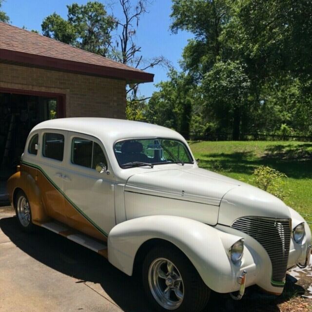 Pontiac Custom 1937 image number 0