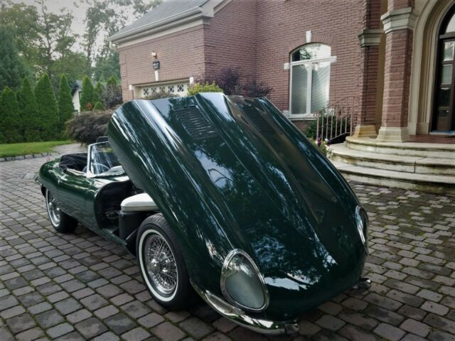 Jaguar E-Type 1962 image number 16