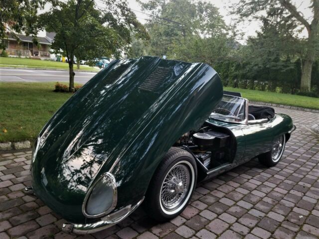 Jaguar E-Type 1962 image number 17