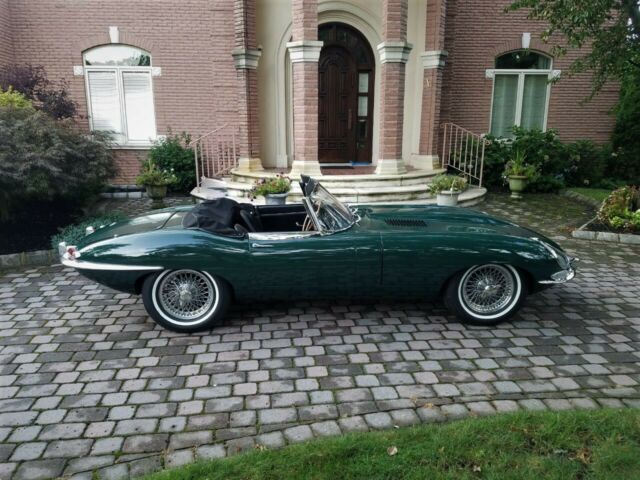 Jaguar E-Type 1962 image number 26