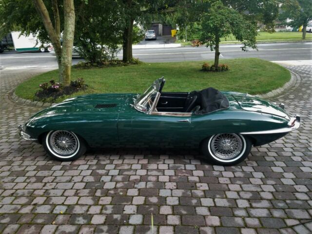 Jaguar E-Type 1962 image number 28