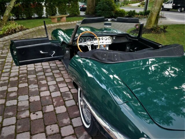 Jaguar E-Type 1962 image number 31