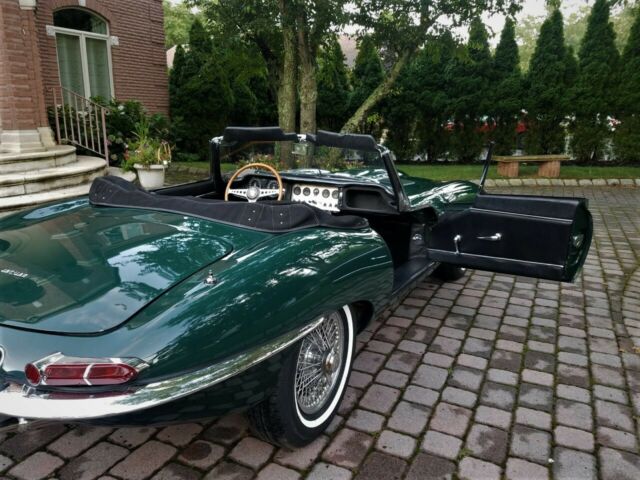 Jaguar E-Type 1962 image number 32