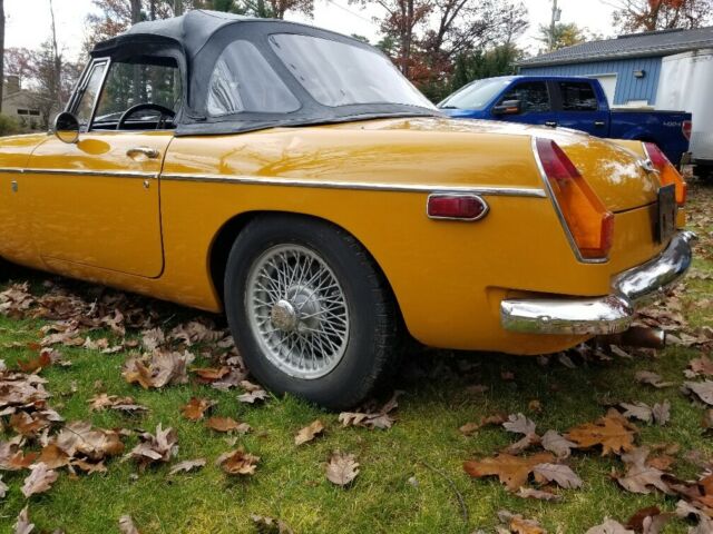 MG MGB 1972 image number 2