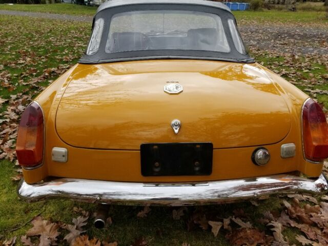 MG MGB 1972 image number 27