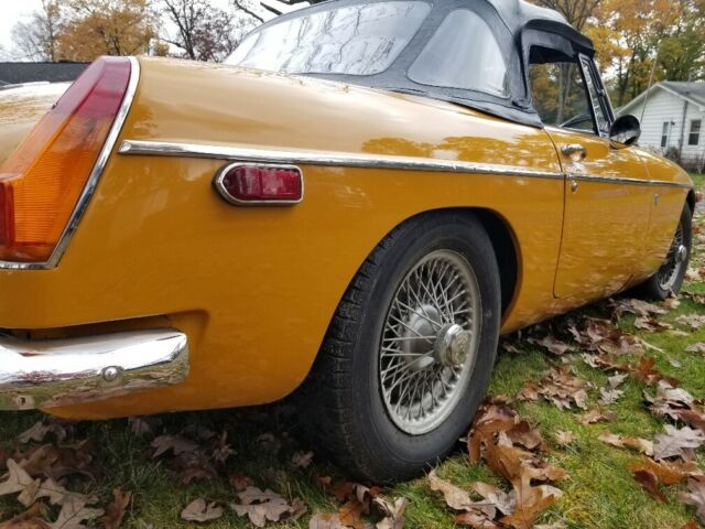 MG MGB 1972 image number 28