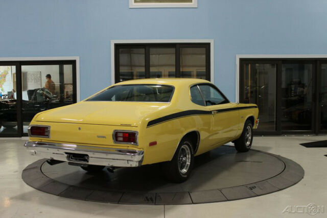 Plymouth Duster 1975 image number 28