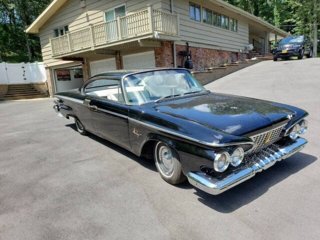 Plymouth Fury 1961 image number 0