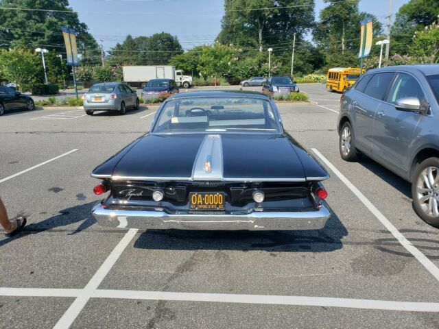 Plymouth Fury 1961 image number 1