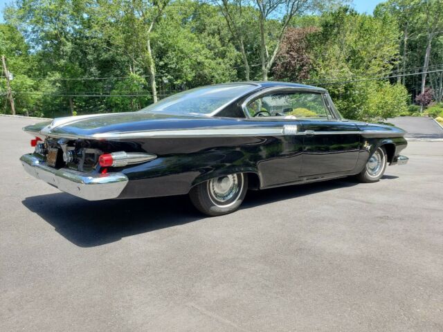 Plymouth Fury 1961 image number 2