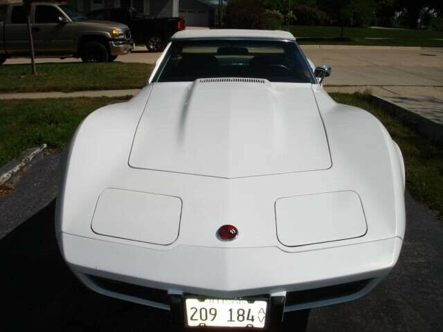 Chevrolet Corvette 1975 image number 1