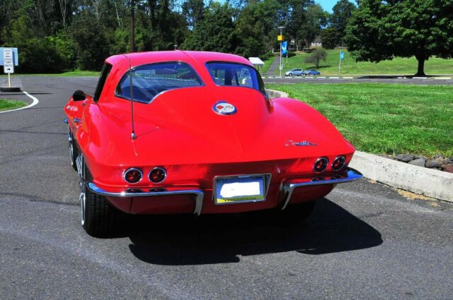 Chevrolet Corvette 1963 image number 2