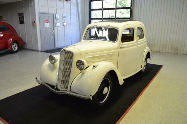 English Ford 1936 image number 2