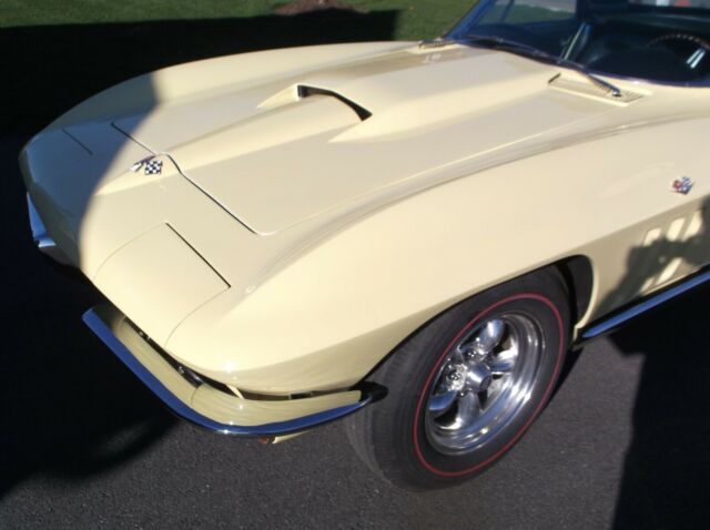 Chevrolet Corvette 1965 image number 11