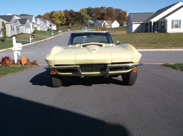 Chevrolet Corvette 1965 image number 18