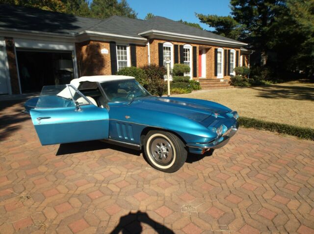 Chevrolet Corvette 1965 image number 18