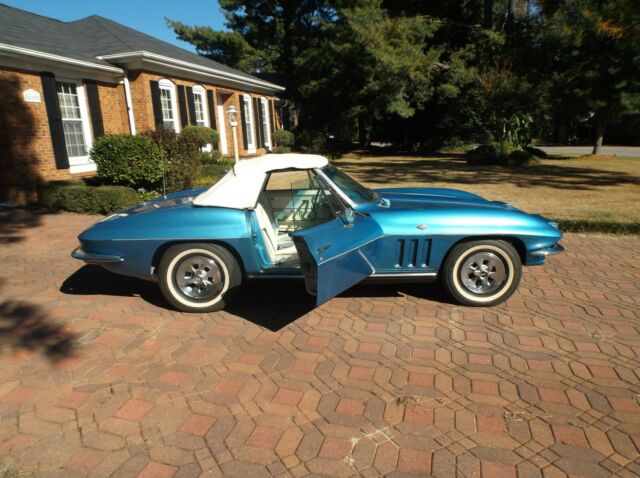 Chevrolet Corvette 1965 image number 21