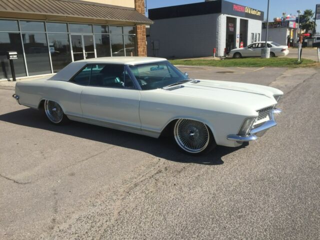 Buick Riviera 1963 image number 0