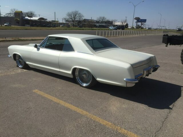 Buick Riviera 1963 image number 2