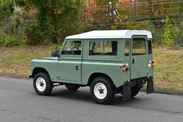 Land Rover 88 Series IIA 1971 image number 2