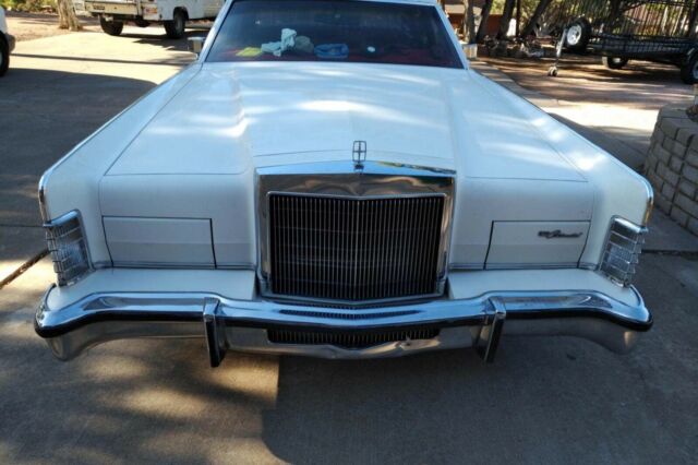 Lincoln Town Car 1979 image number 11