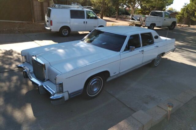 Lincoln Town Car 1979 image number 15