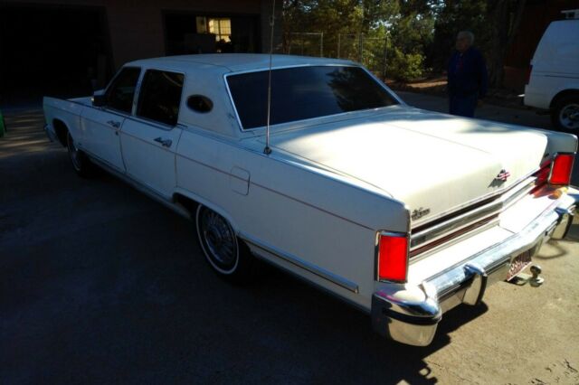 Lincoln Town Car 1979 image number 29