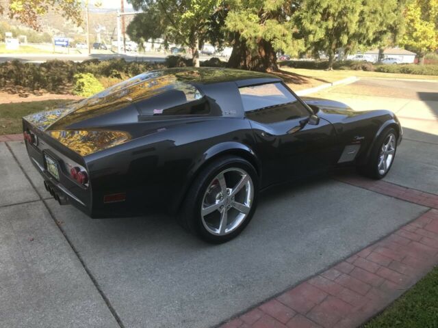 Chevrolet Corvette 1976 image number 12